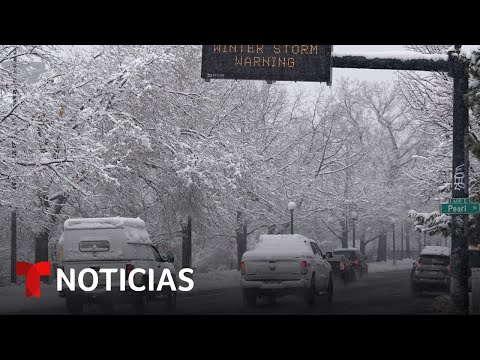 Tormenta invernal en plena primavera causa estragos | Noticias Telemundo
