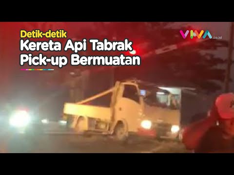 NGERI! Video Pick-Up Mogok Disambar Kereta Api