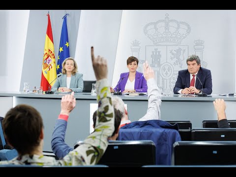 Isabel Rodríguez, Nadia Calviño y José Luis Escrivá, tras el Consejo de ministros