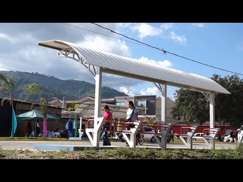 Jalapa: Autoridades municipales inauguraron 2 paradas de buses completamente acondicionadas
