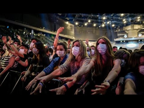 Covid-19 : 5000 fans d'Indochine réunis au premier grand concert-test en France