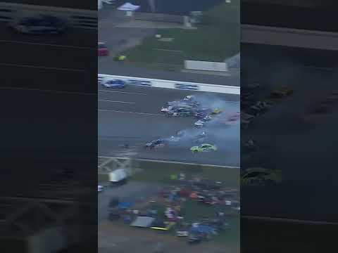 ¡QUÉ BARBARIDAD!  El increíble big one en la NASCAR… ¡es una auténtica locura! ?