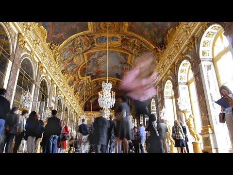 Vídeo: Detenidos dos activistas por arrojar polvos naranjas en el Palacio de Versailles