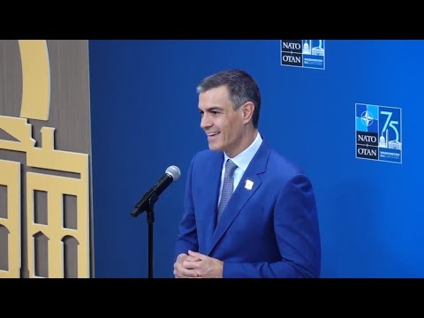 Moment: 'The entire country is behind you' - Spanish PM praises national team ahead of Euro final