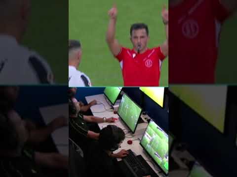 El gol de Álvaro Giménez que el VAR dio por válido tras una larga revisión. La última imagen, clave