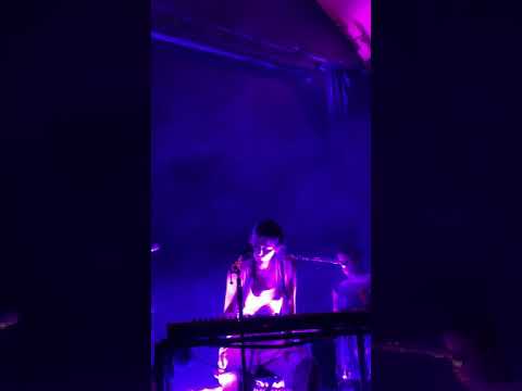 Gracie Abrams “Mean It” Live