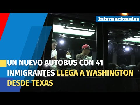 Un nuevo autobús con 41 inmigrantes llega a Washington desde Texas