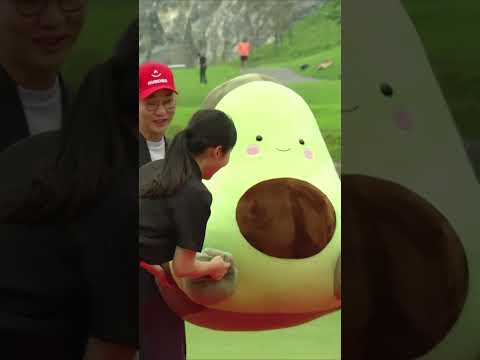 대왕 인형에 허걱...