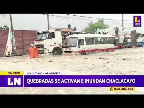 Unidad de transporte público 'El chosicano' sigue su recorrido pese a huaicos en carretera central