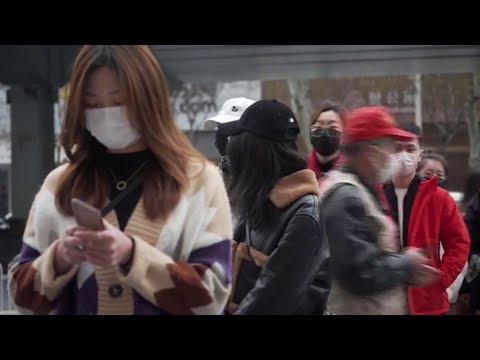 Coronavirus: à Wuhan en Chine, les commerces rouvrent peu à peu