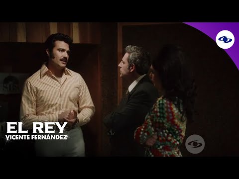 El Rey, Vicente Fernández: Vicente le muestra a Enrique el tema que grabó por su propia cuenta