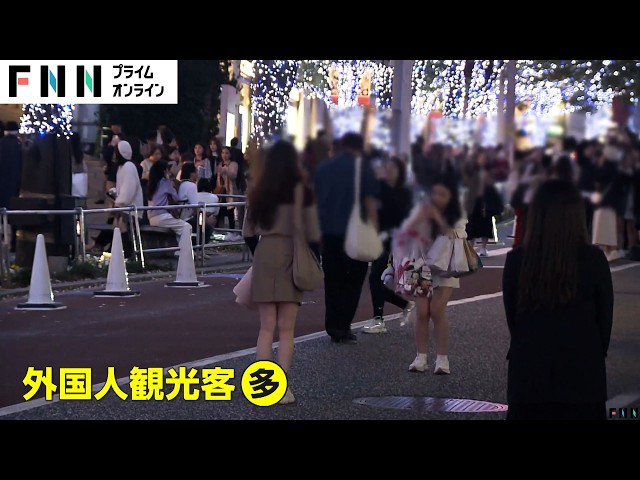 Image of Tourists Taking Risks Chasing the Perfect Shot