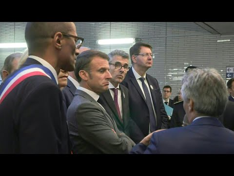 Macron inaugure le premier supermétro de la région parisienne | AFP Images