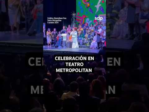 ¡A CELEBRAR! Así RECIBEN a CLARA BRUGADA como JEFA DE GOBIERNO? en el TEATRO METROPOLITAN