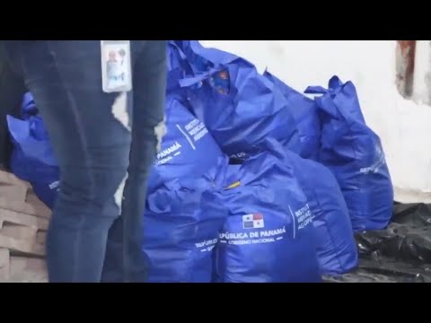 Ubican varias bolsas de comida de Panamá Solidario en una residencia en San Francisco