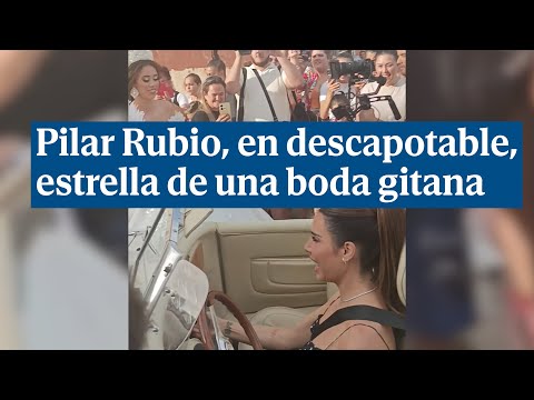 Pilar Rubio, en descapotable, estrella de una boda gitana en Huelva