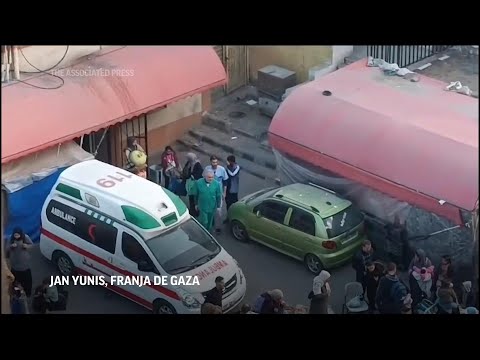 Palestinos comienzan a evacuar hospital en Jan Yunis
