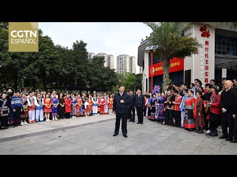 El presidente de China, Xi Jinping, inspecciona la región autónoma de la etnia zhuang de Guangxi