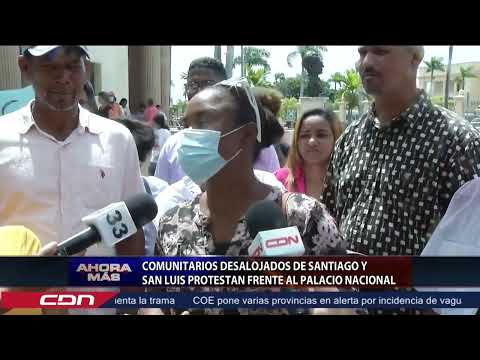 Comunitarios desalojados de Santiago y San Luis protestan frente al Palacio Nacional