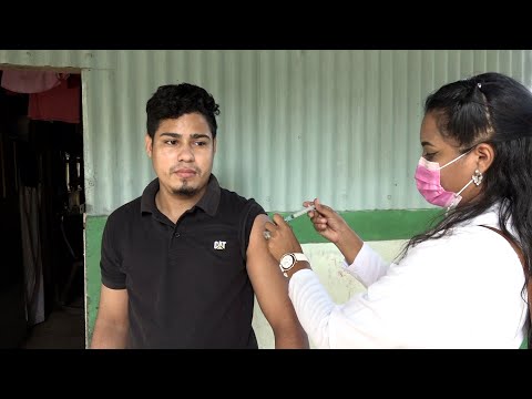 Acercan vacunas contra la Covid-19 a familias del barrio Miraflores de Mateare