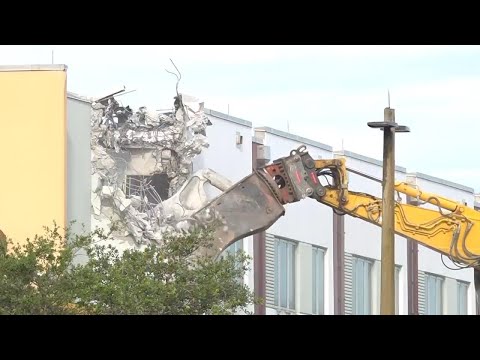 Demolition of the Parkland classroom building where 17 died in 2018 shooting begins