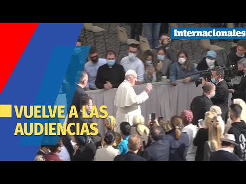 El Papa vuelve a tocar a los fieles
