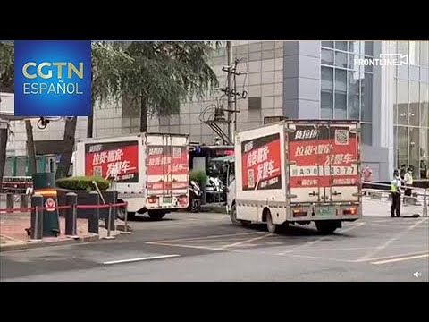 Camiones y personal abandonan el consulado de Chengdu