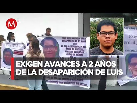 Protestan en la Fiscalía de la CdMx, a dos años de la desaparición de Luis Axel Guzmán