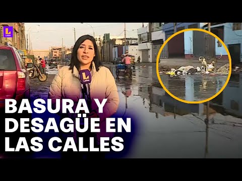Calles de El Agustino amanecen con basura flotando por colapso de desagüe