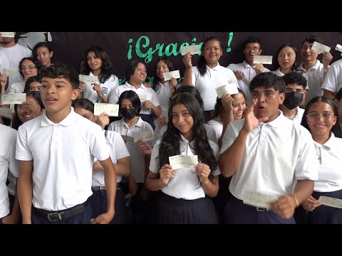 94 bachilleres del colegio República de Cuba reciben bono complementario
