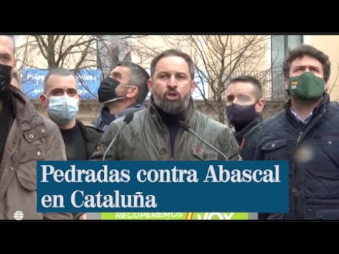 Lanzan piedras contra Santiago Abascal en Salt