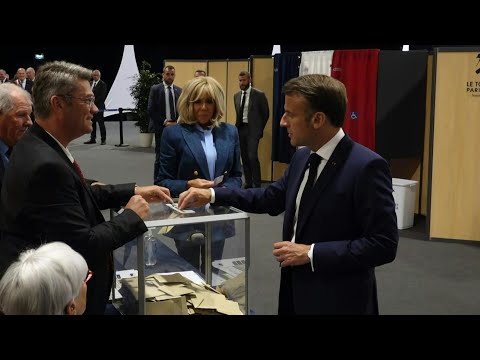 Européennes: Emmanuel Macron vote au Touquet | AFP Images