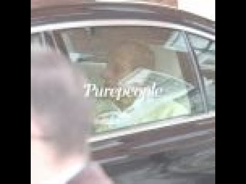 Le prince Philip est sorti de l'hôpital : première apparition sous bonne escorte