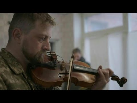 Ukraine: de la musique pour tenter d'oublier les tranchées | AFP
