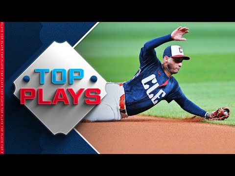 Top MLB Plays of 9/26/25 (Matt Chapmans cross-body throw, Brayan Rocchios diving stop and more!)