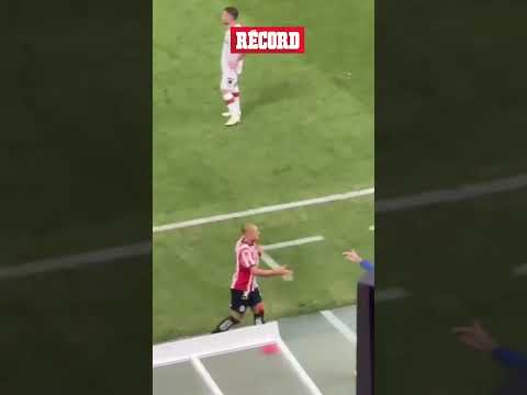 Javier Hernández no pudo anotar esta noche ante Toluca y su afición se lo recrimina #chivas