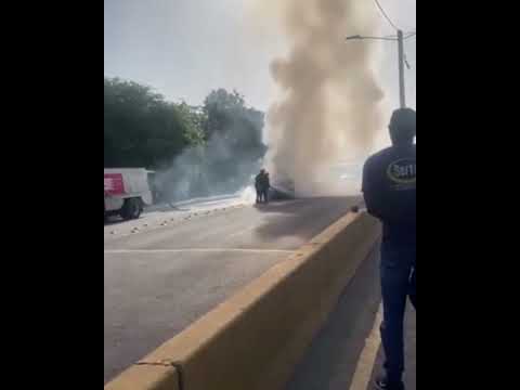 Protesta contra abusos de Intrant deja detenidos y un carro quemado