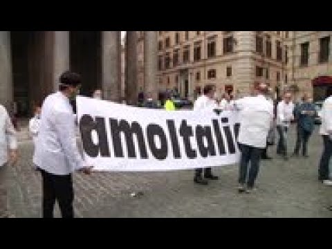 Italy restaurants protest against economic situation
