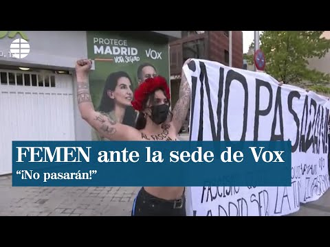 Activistas de FEMEN protestan contra el fascismo ante la sede de Vox