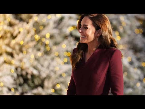 Kate Middleton au service de Noël à l’abbaye de Westminster : elle arbore des boucles d’oreilles c