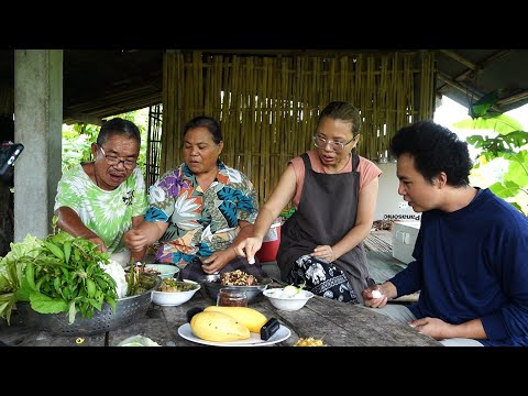 จัดลาบในสวนก่อนไปร่วมพิธีเลี้ย