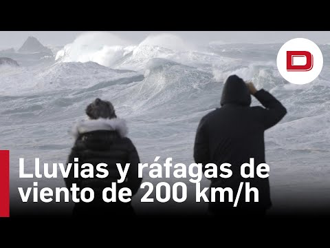 La borrasca Karlota deja unas 700 incidencias en Galicia por lluvias y ráfagas de viento de 200 km/h