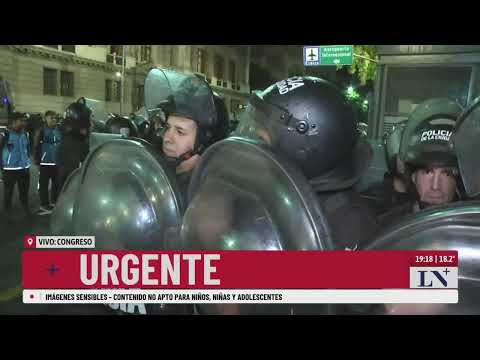 Protestas en el Congreso: tensión entre los manifestantes y la policía