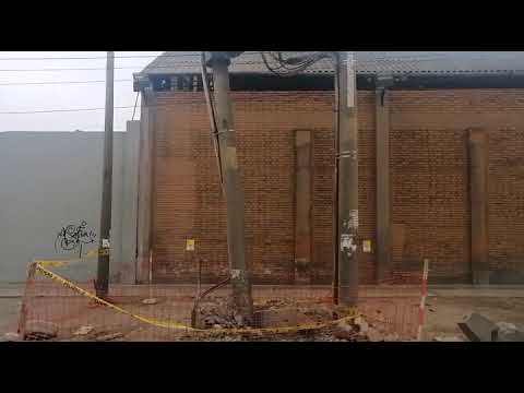 Cercado de Lima: Vecinos reportan caja de alta de tensión a punto de caer tras impacto de tráiler
