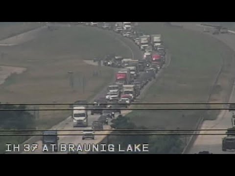 Police situation causing traffic snarl on I-37 south of San Antonio