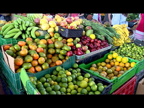 Comerciantes de Merca Panamá ofrecen frutas de la temporada a bajos precios