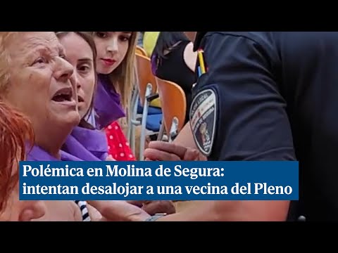 Polémica en Molina de Segura por el intento de desalojo de una mujer que protestó durante un Pleno