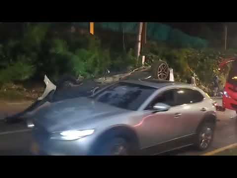 Vehículo se volcó en Las Palmas y accidentó a dos ciclistas - Telemedellín