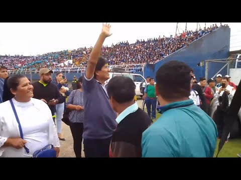 Evo Morales Ayma, llega al Estadio de Ivirgarzama en medio de muchos aplausos - Juegos Deportivos