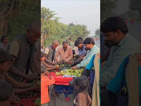 किसी के चेहरे पर मुस्कान लाना है इंसानियत है 😭#humanity #helping #popular #motivation #poor #shots